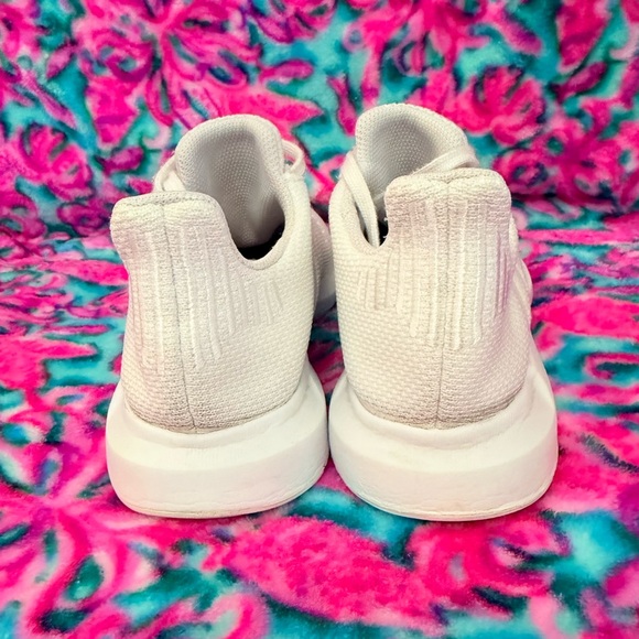 Adidas:Swift Run 1.0 casual white shoes. Size: Women's 7.5 - Lightweight. - Picture 6 of 8